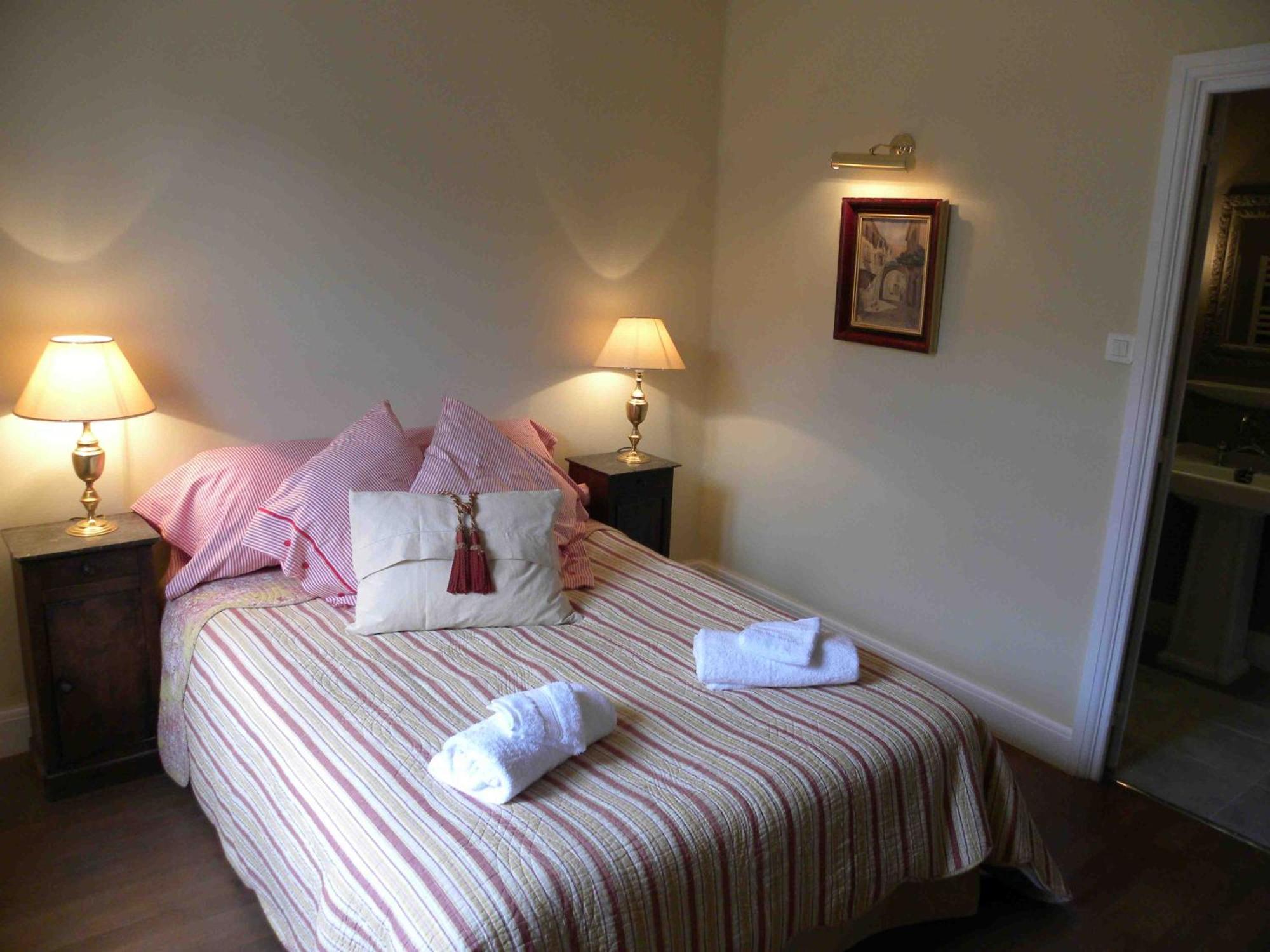 Le Logis Alexandra Bnb La Trimouille ภายนอก รูปภาพ