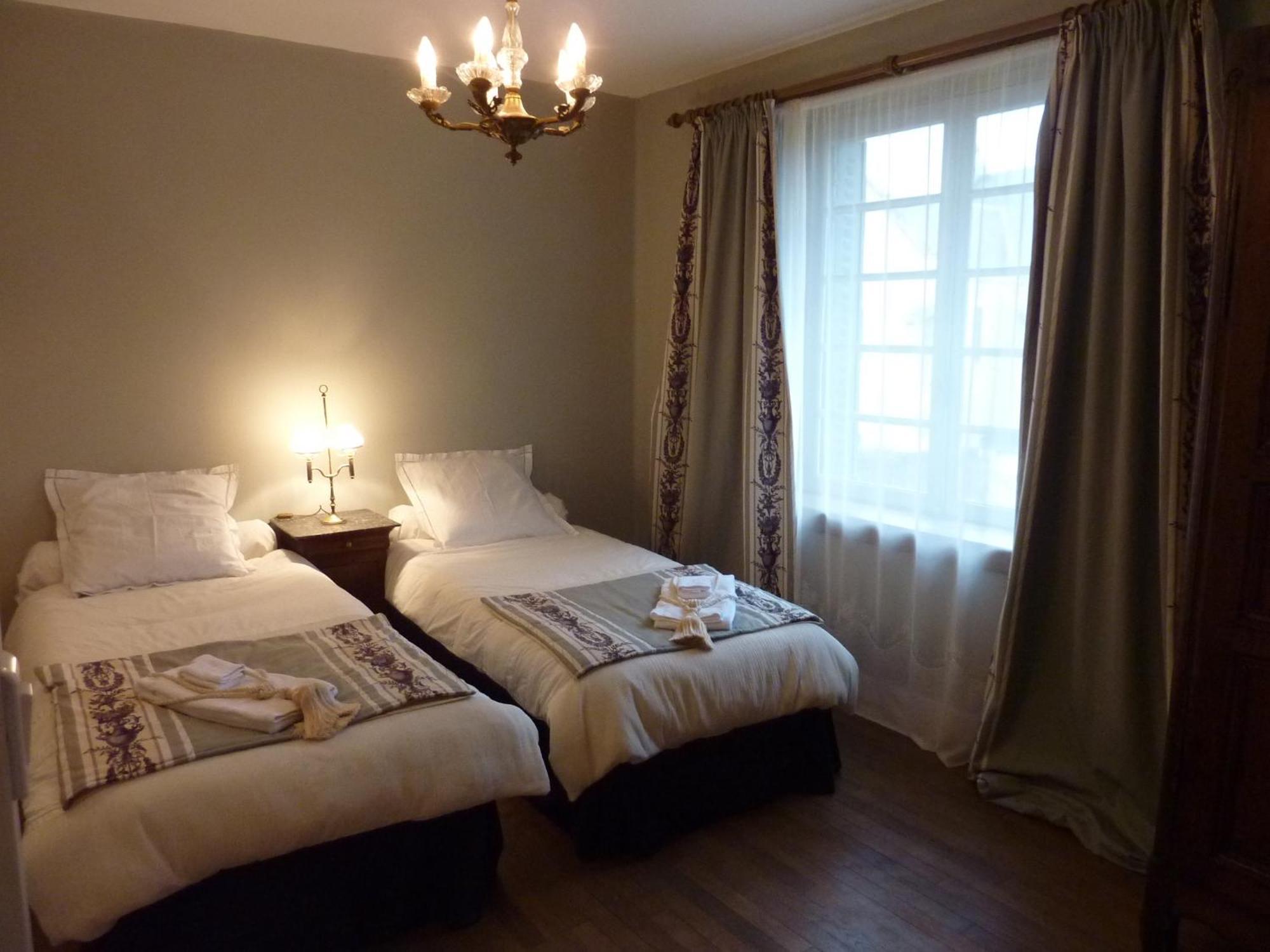 Le Logis Alexandra Bnb La Trimouille ภายนอก รูปภาพ