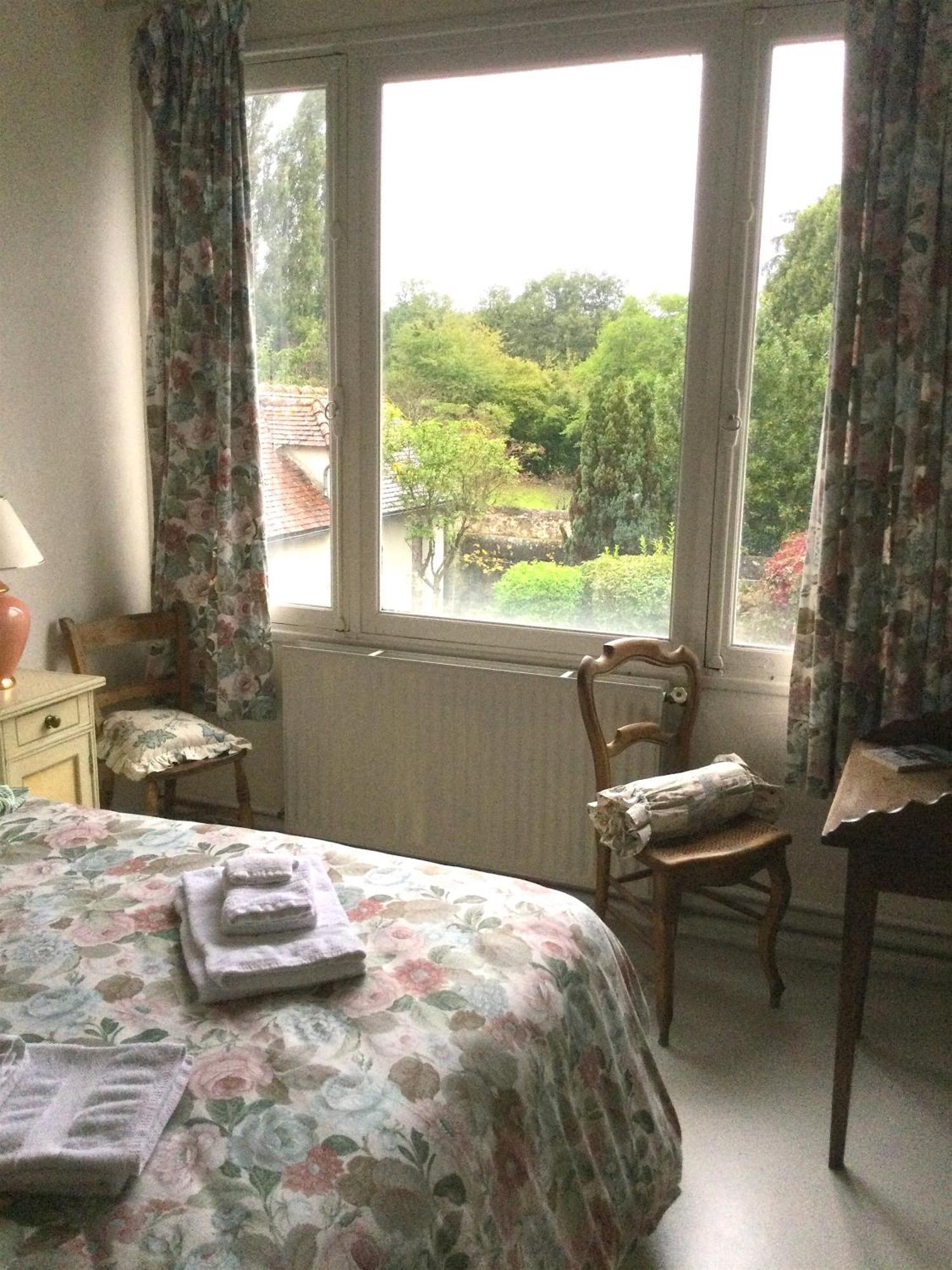 Le Logis Alexandra Bnb La Trimouille ภายนอก รูปภาพ