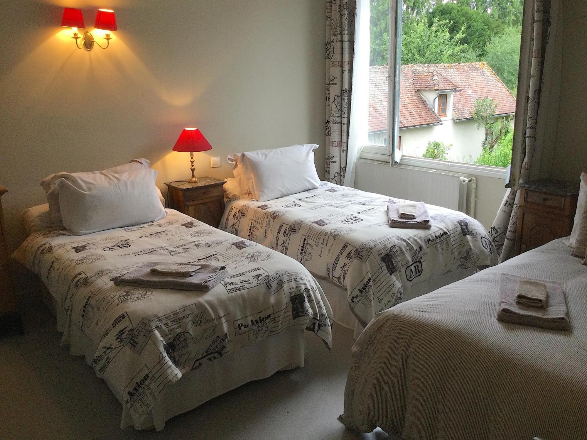 Le Logis Alexandra Bnb La Trimouille ภายนอก รูปภาพ