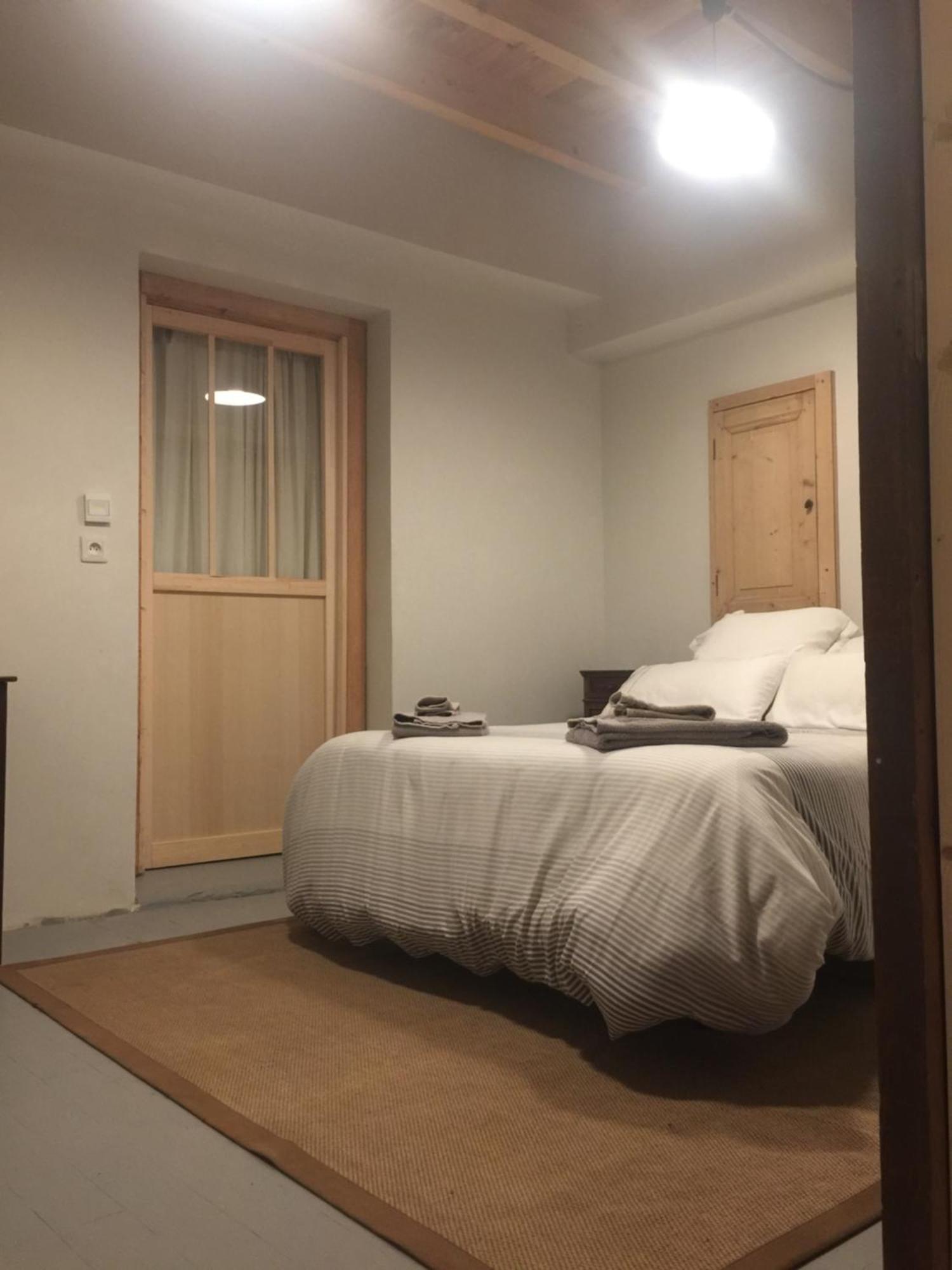 Le Logis Alexandra Bnb La Trimouille ภายนอก รูปภาพ