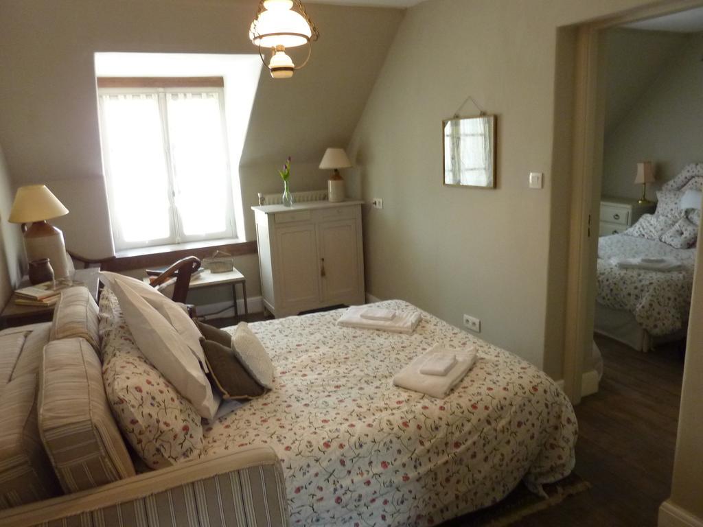 Le Logis Alexandra Bnb La Trimouille ภายนอก รูปภาพ
