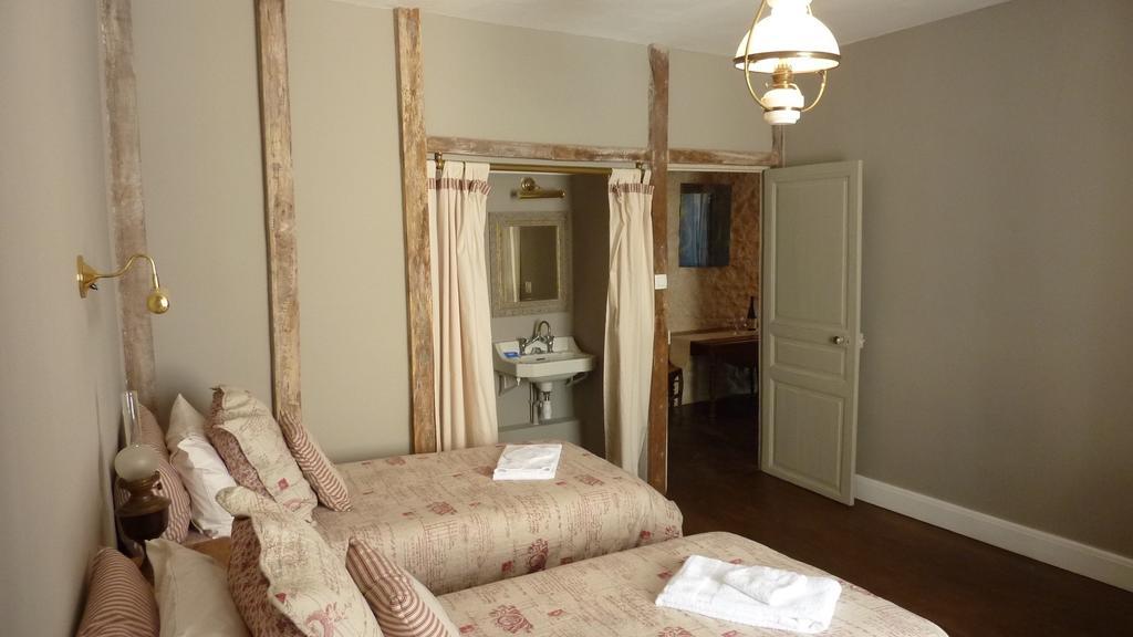 Le Logis Alexandra Bnb La Trimouille ภายนอก รูปภาพ