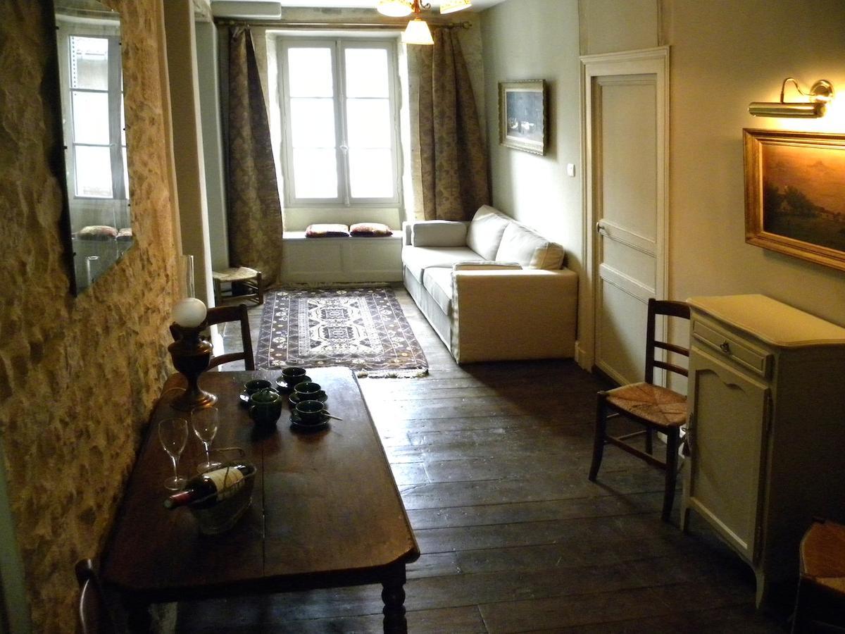 Le Logis Alexandra Bnb La Trimouille ภายนอก รูปภาพ